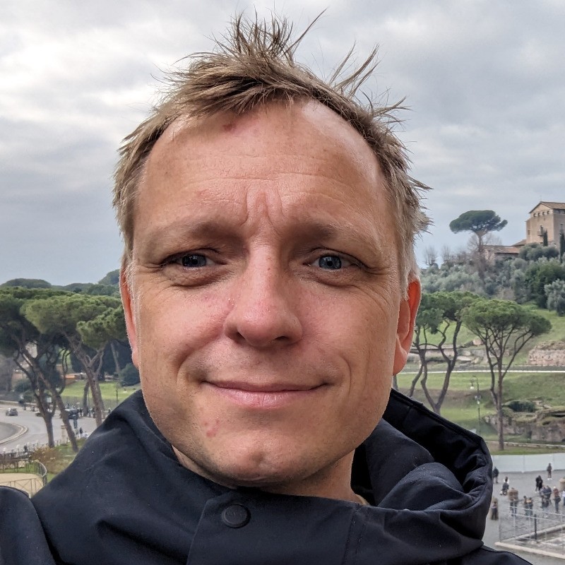 André Glasius Tischer